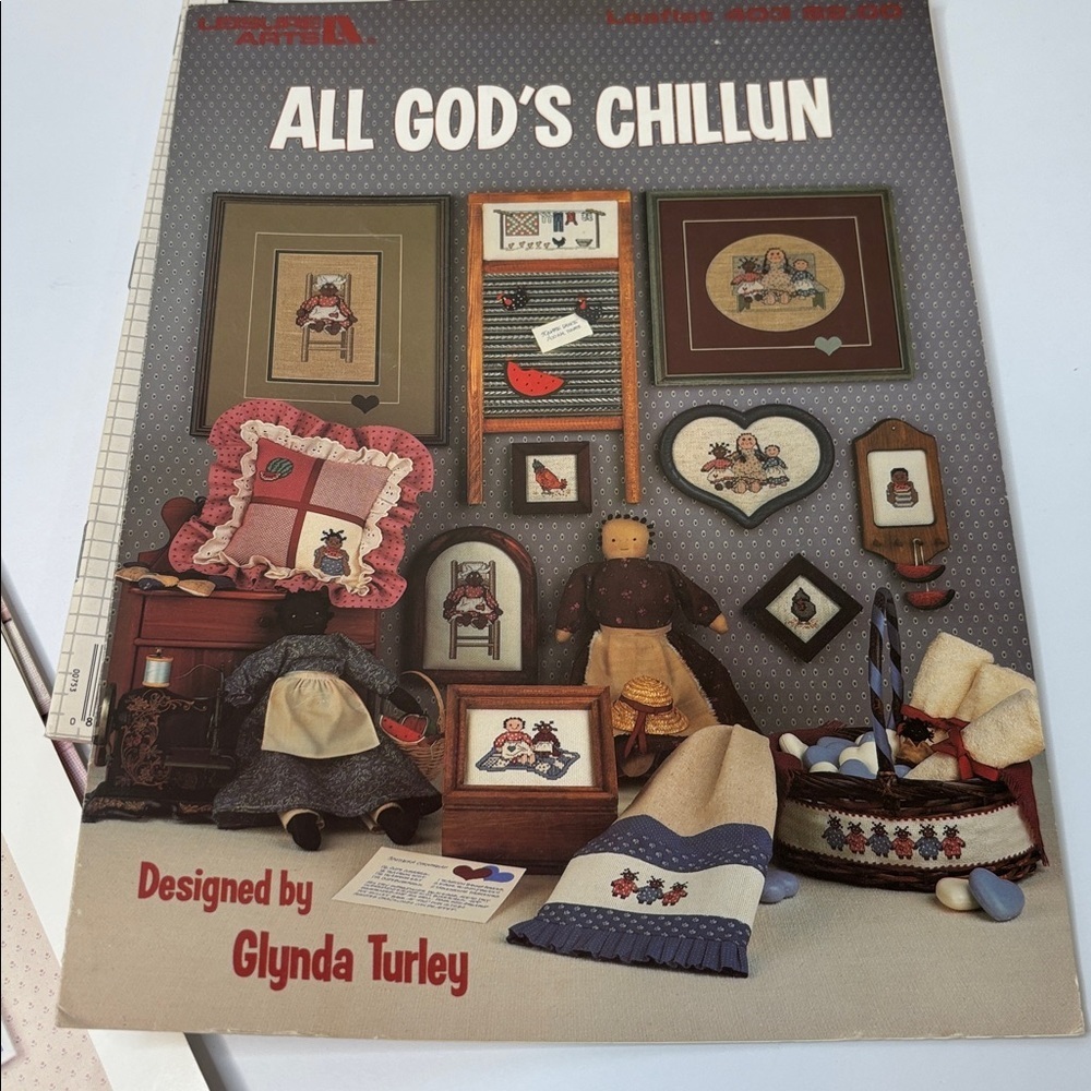 CROSS STITCH BOOKLETS AND MAGAZINES - Picture 4 of 10